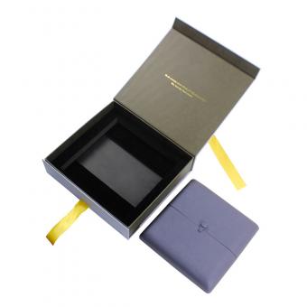 MagneticMagnetic Box With Ribbon