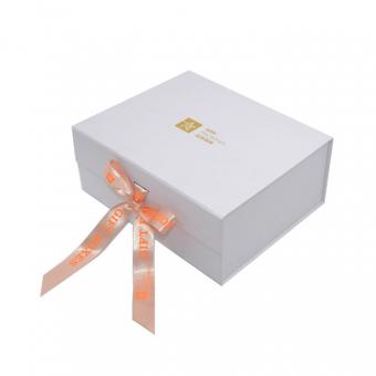 White Folding Gift Packaging Box With Ribbon