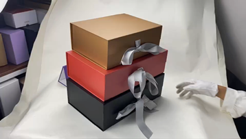 Custom Environmental Metallic Ink Printing Magnetic Folding Gift box with Ribbon Closure